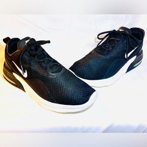 Women’s Nike Air Max Motion 2